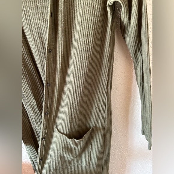 Forever 21 Olive green Cardigan💚 - Picture 2 of 7